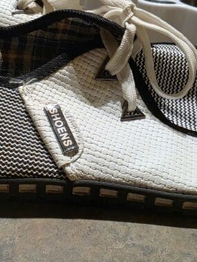 SHOENS White and Black Textured Sneaker SZ 11